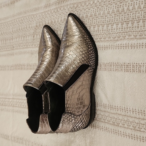 LAMB silver black reptile print leather pointed toe ankle booties Womens 6.5 - Picture 5 of 12
